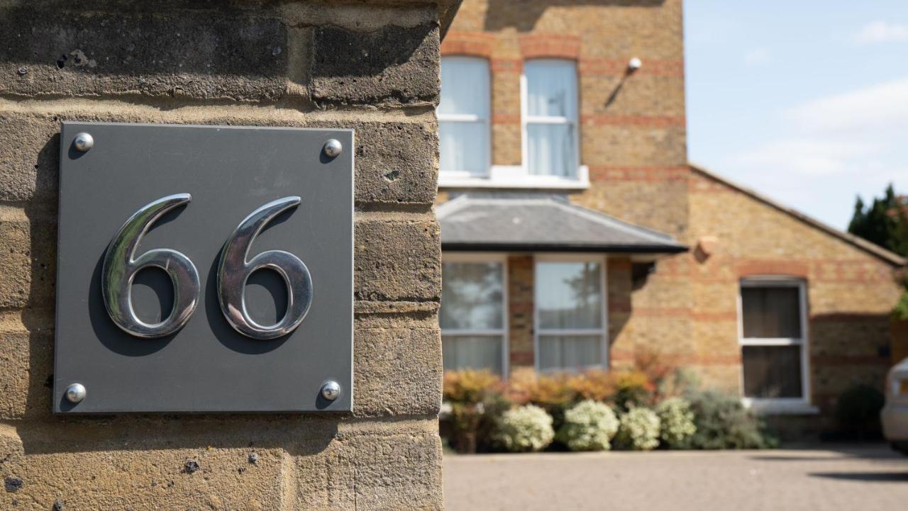 Teddington Lodge * Teddington